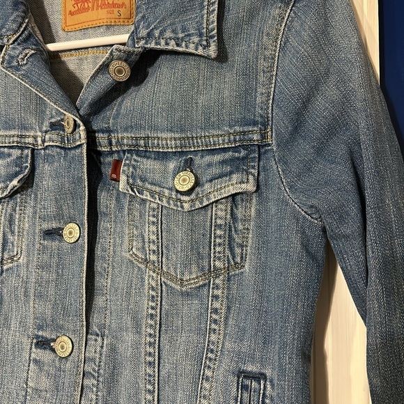 Women’s Levis Denim Ex Boyfriend Denim Trucker Jacket Size Small - Picture 6 of 10